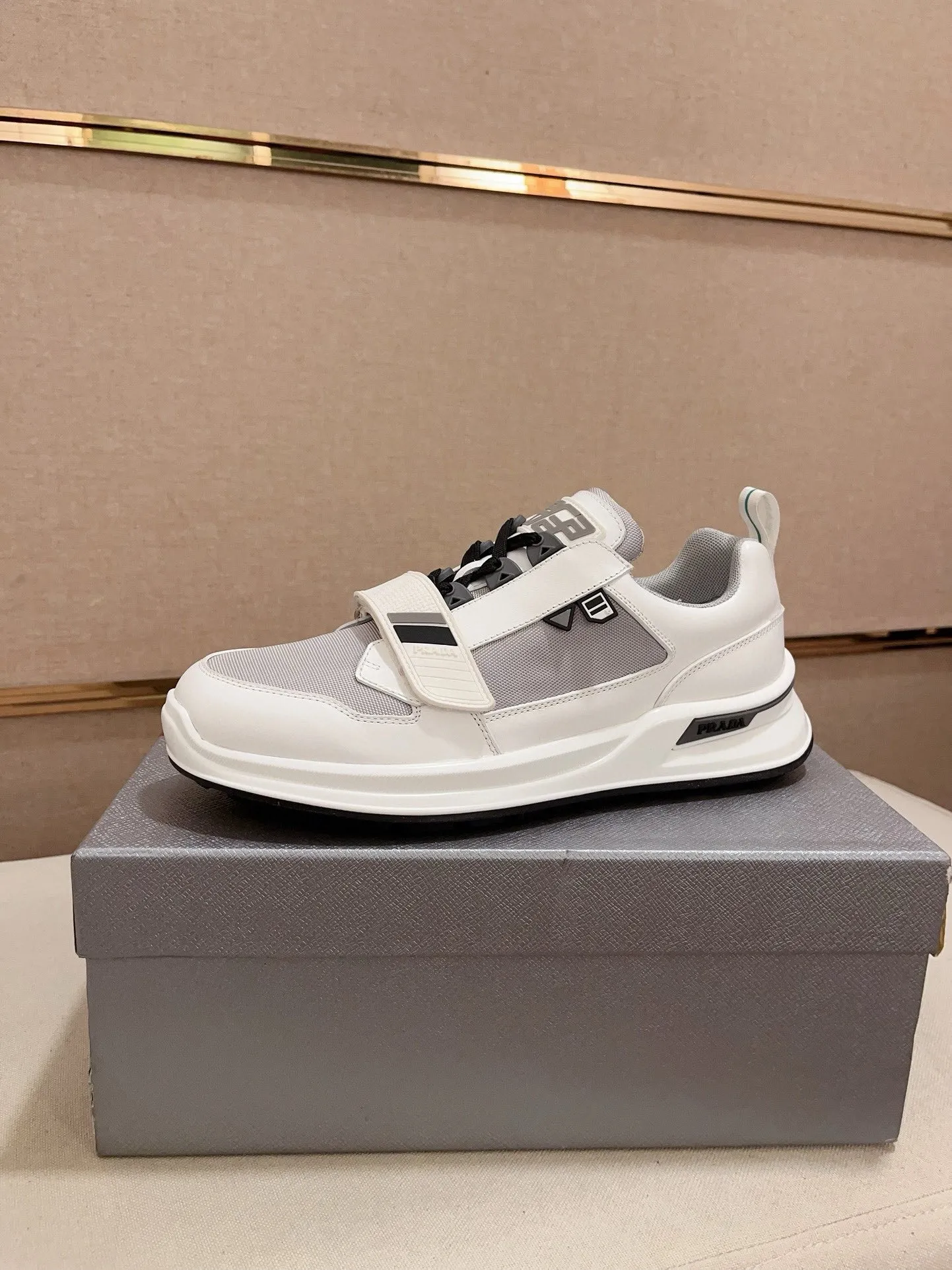 Factory price 620💰 ✔️✔️✔️Higher version High-quality new PRADA (Prada) counters are launched simultaneously. New men's shoes and 😘fabric are made of high-tech glue-spraying technology. Lining: Full cowhide lining. 👍🏿 High-end ☄️ air-cushion molded anti-slip rubber outsole, exquisite lines, simple and elegant, comfortable and high-end for leisure travel. Code number: 38 to 44 (45 is custom-made and cannot be returned or exchanged)